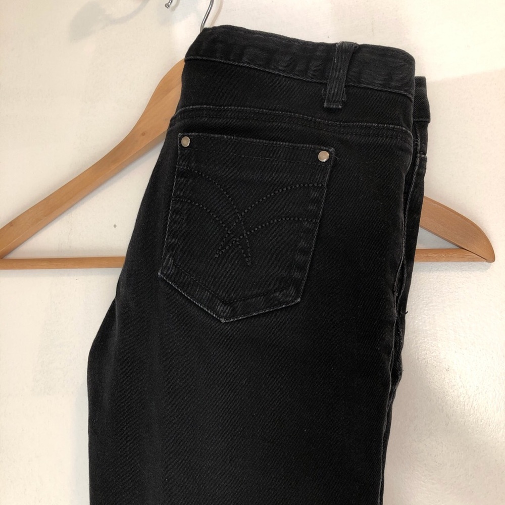 Black low-rise skinny jeans